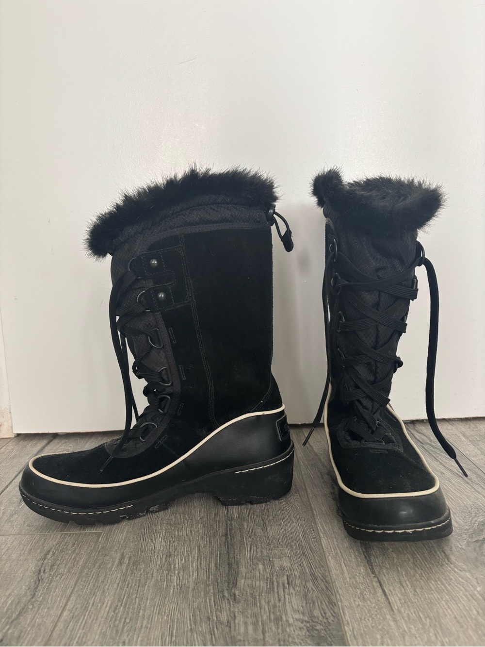 Sorel Joan of Arctic Black Faux Fur lined Lace-Up Winter Boots, Size 8